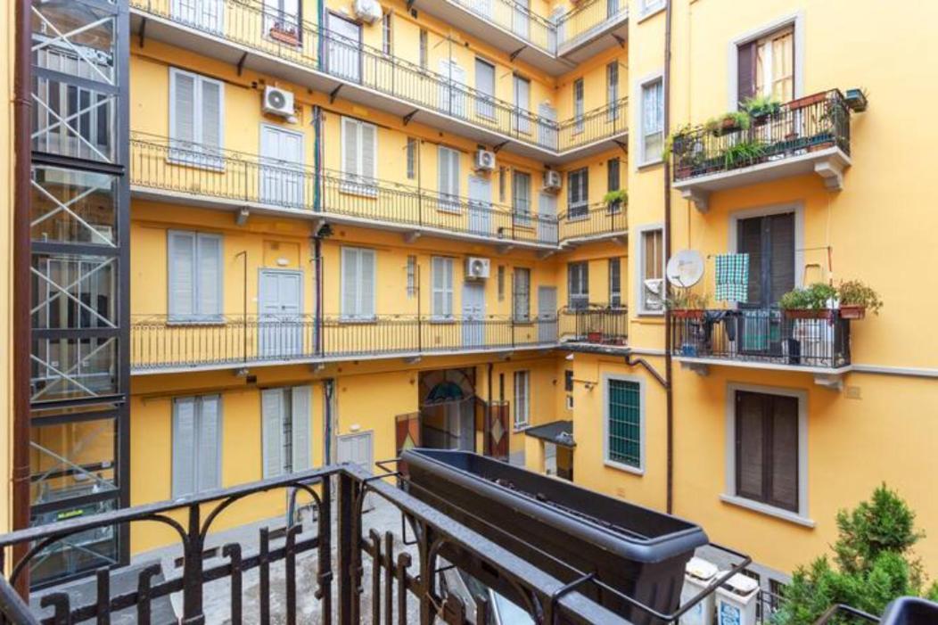 Isola And Zara Comfortable Apartment Milánó Kültér fotó