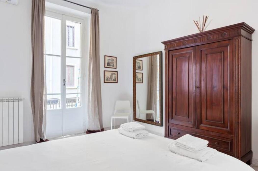 Isola And Zara Comfortable Apartment Milánó Kültér fotó