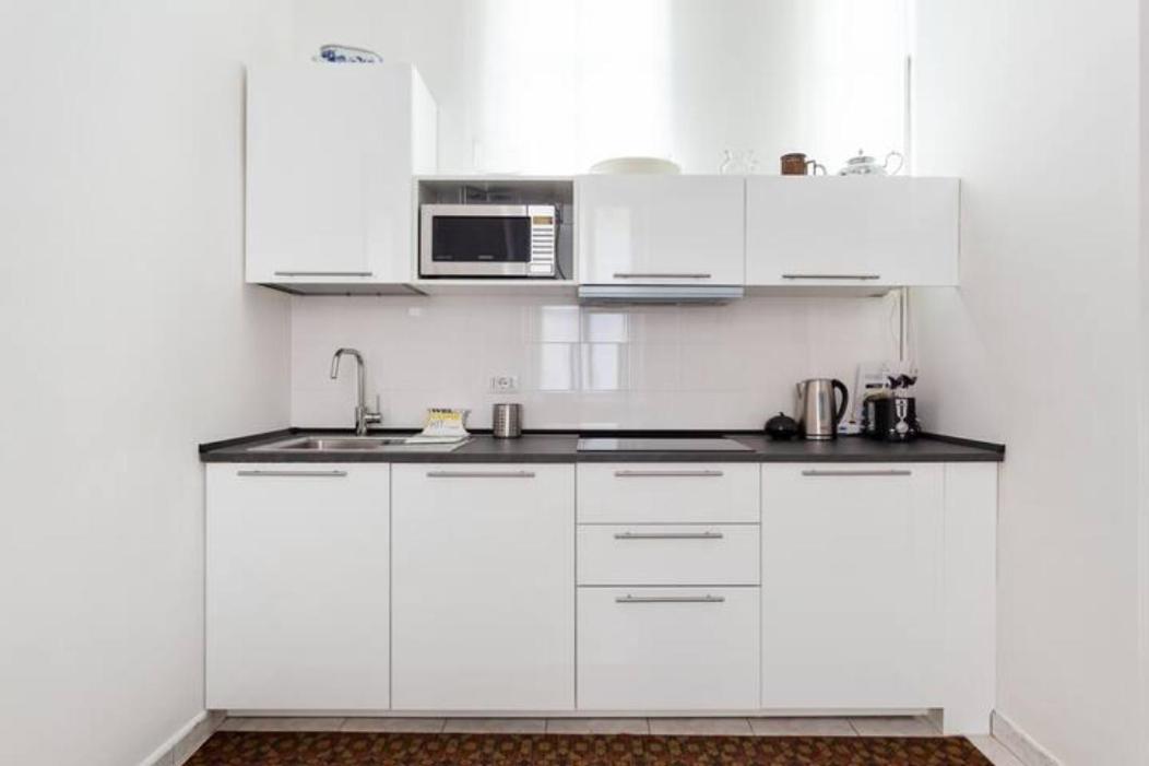 Isola And Zara Comfortable Apartment Milánó Kültér fotó