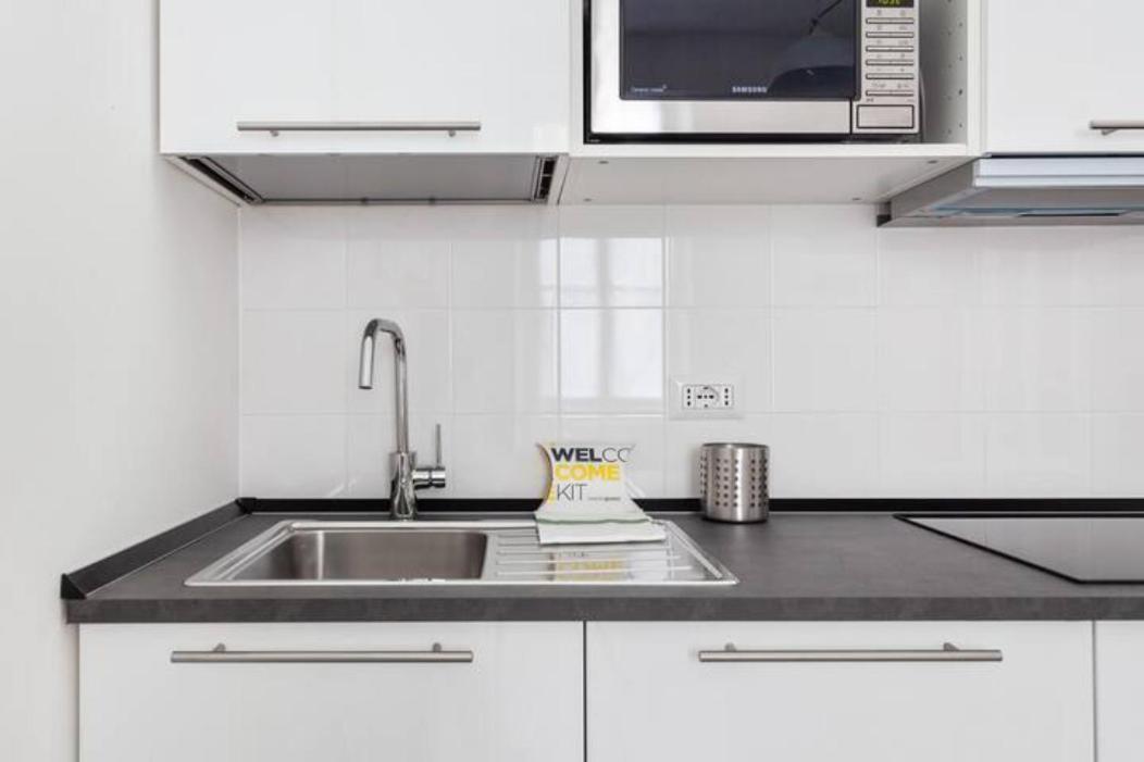 Isola And Zara Comfortable Apartment Milánó Kültér fotó