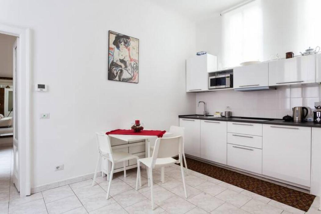 Isola And Zara Comfortable Apartment Milánó Kültér fotó
