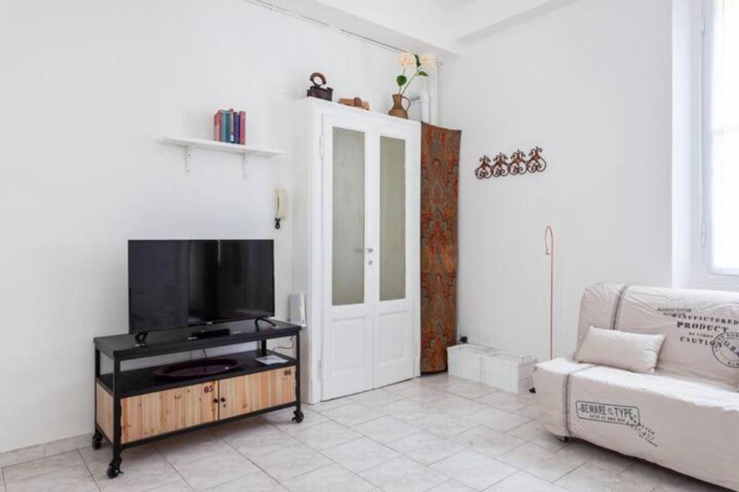 Isola And Zara Comfortable Apartment Milánó Kültér fotó